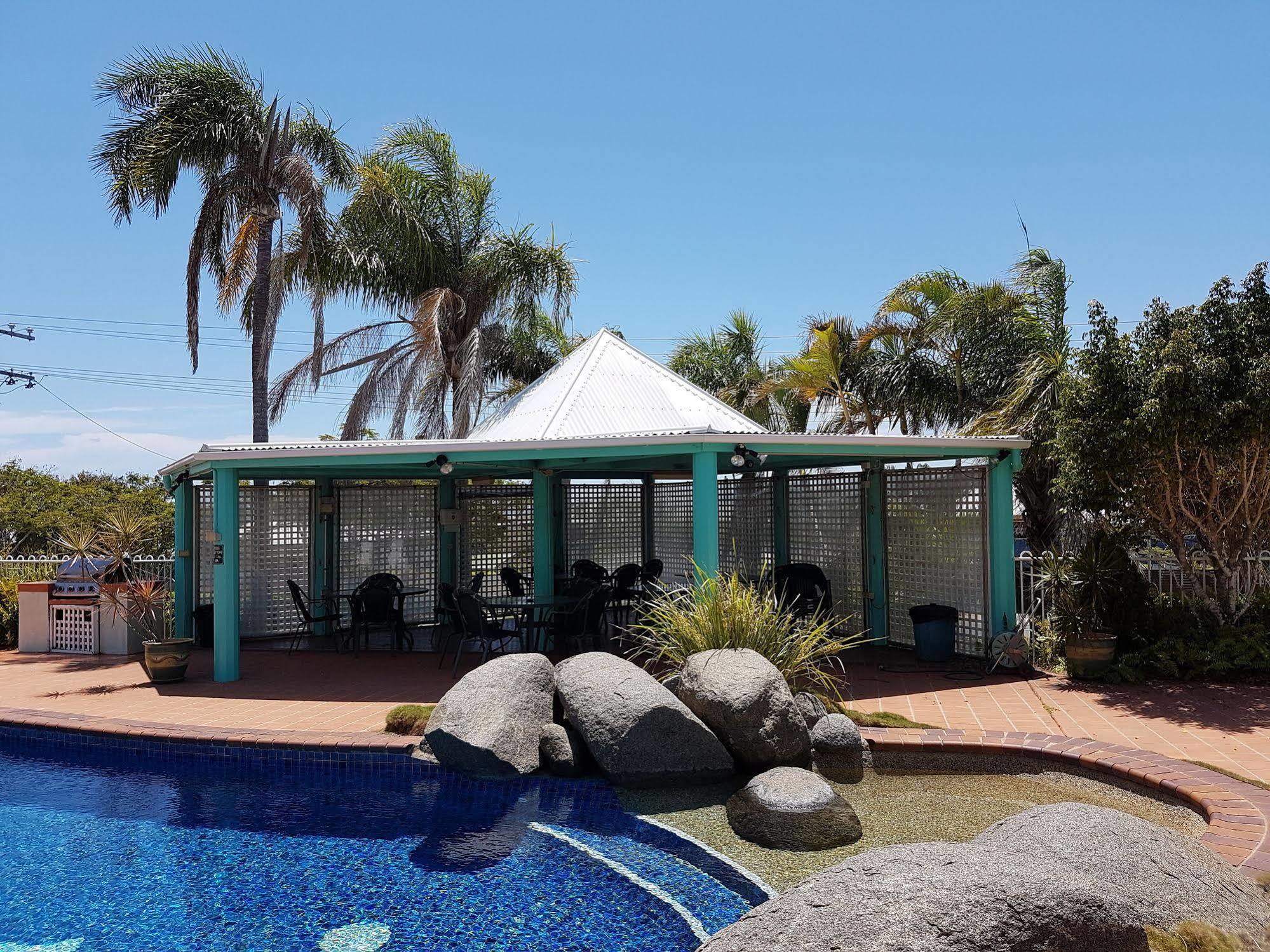 Reef Adventureland Motor Inn แทนนัมแซนส์ ภายนอก รูปภาพ